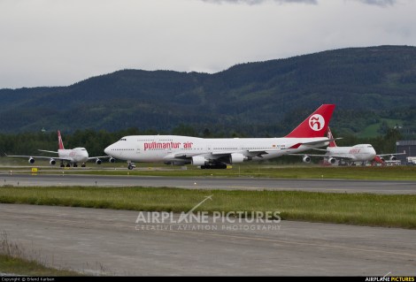 Pullmantur Air Boeing B747-400